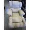Image 2 : BEIGE RECLINER CHAIR