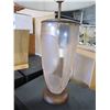 Image 2 : TRI LIGHT TABLE LAMP