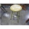 Image 1 : 2 STOOLS - 1 REBAR AND 1 METAL