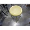 Image 2 : 2 STOOLS - 1 REBAR AND 1 METAL
