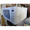 Image 2 : WHITE PANASONIC INVERTER MICROWAVE