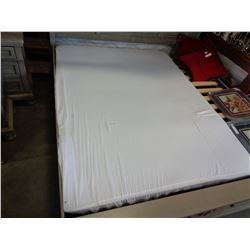 QUEENSIZE MATTRESS TOPPER