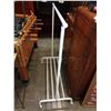 Image 2 : CLOTHING RACK