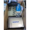 Image 3 : BOX LOT OF CAMERA EQUIPTMENT VINTAGE