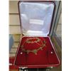 Image 1 : VINTAGE EASTERN ENGRAVED FAN NECKLACE AND MATCHING BRACELET