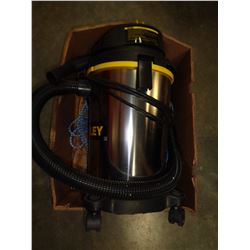 2.8HP STANLEY VACUUM