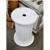 Image 1 : 2FT GARDEN PILLAR PLANT STAND