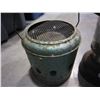 Image 3 : METAL HEATER AND LANTERN