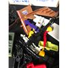 Image 2 : WEAPONS & ACCESSORIES LOT (STAR WARS/ G.I JOE/ TRANSFORMERS)