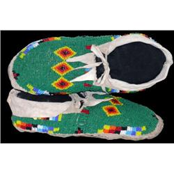 Green Beaded Sioux Moccasins    Old Pow Wow