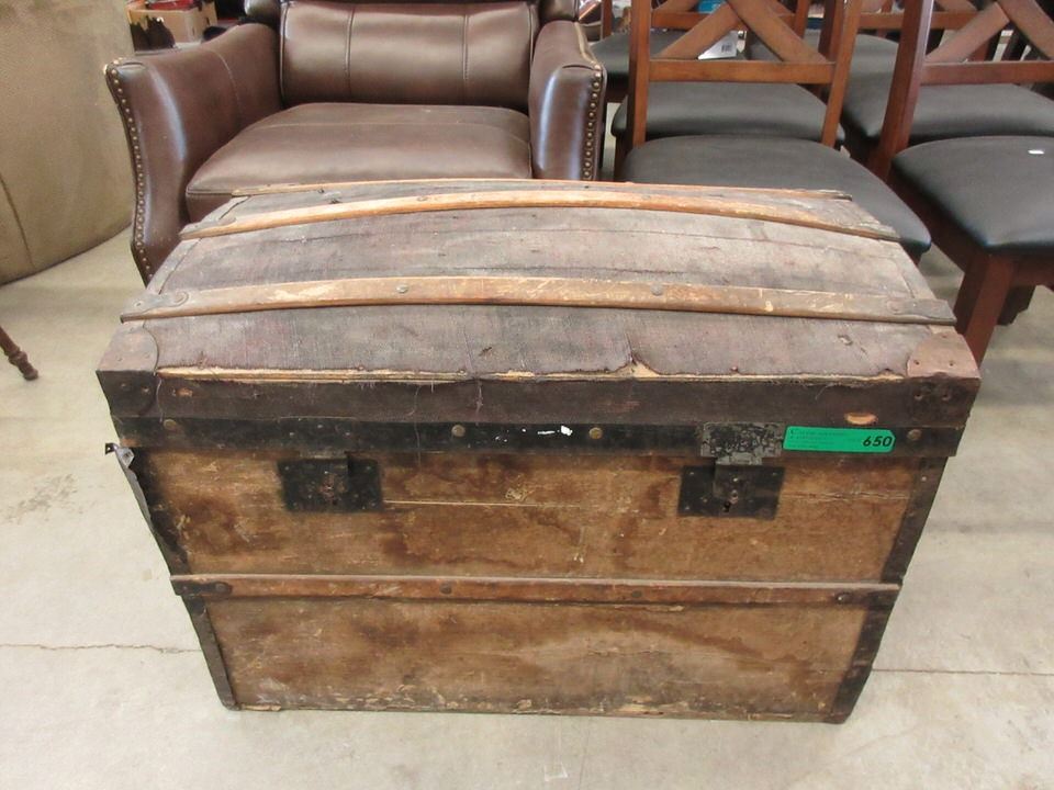 Vintage Humpback Trunk