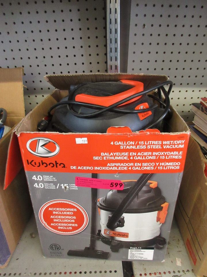 Kubota 4 Gallon Wet/Dry Vacuum