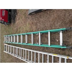 Fiberglass extension ladder