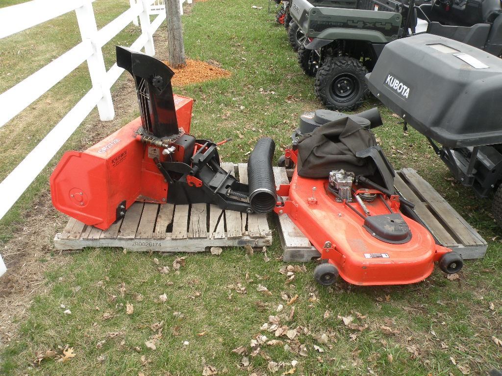 Kubota GR2120 w/blower, deck & bagger