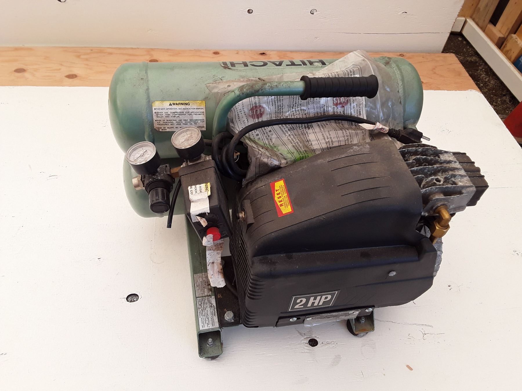 Hitachi 2HP Dual Tank Air Compressor