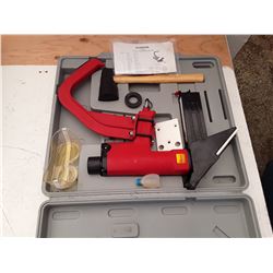 Samona Flooring Gun Model 12031 New With Case