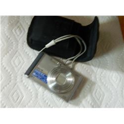 CAMERA - DIGITAL - SAMSUNG - with case - no battery