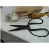 Image 2 : VINTAGE SERVING FORK & SCISSORS