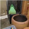 Image 2 : 4 PLANTERS - 2 PLASTIC