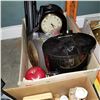 Image 3 : 2 BOXES OF COLLECTIBLES