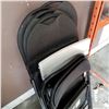 Image 2 : 8 FOLDING CHAIRS
