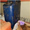 Image 2 : 2 METAL GAS TANKS
