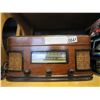 Image 1 : VINTAGE CROSLEY TURNTABLE RADIO