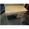Image 2 : MAPLE STUDENTS DESK W/ HUTCH AND KEYS