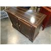 Image 2 : WOOD 2 DOOR CABINET