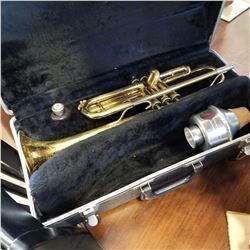 BACH TR-300 TRUMPET IN BLACK HARD CASE