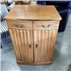 Image 4 : 2 DOOR WOOD BAR CABINET