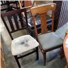 Image 1 : 2 DINING CHAIRS