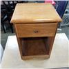 Image 2 : MAPLE 1 DRAWER NIGHTSTAND