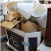 Image 1 : PALLET OF LAMPS AND LAMP SHADES