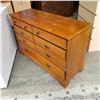 Image 1 : 8 DRAWER MAPLE DRESSER