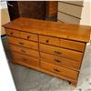 Image 2 : 8 DRAWER MAPLE DRESSER