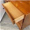 Image 3 : 8 DRAWER MAPLE DRESSER