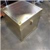 Image 1 : EVERLITE SQUARE BRASS TRUNK