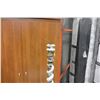 Image 8 : SPINNING WHEEL FLOOR LAMP AND BARLEY TWIST LAMP BASE