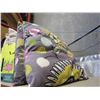 Image 2 : 3 PAIRS OF DECORATIVE PILLOWS
