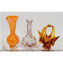 BOX WITH 3 VINTAGE VASES