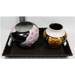 PAIR OF HOME DÉCOR VASES ON WICKER LOOK TRAY