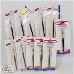 BUNDLE OF ASSORTED MAKEUP BRUSHES