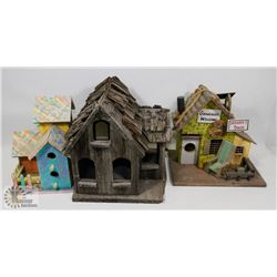FLAT WITH 3 WOOD BIRD HOUSES