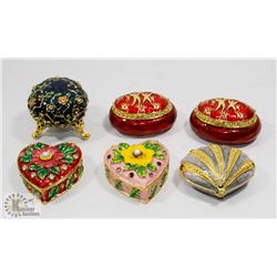 FLAT OF ASSORTED TRINKET BOXES.