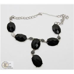 WOMEN'S FASHION NECKLACE