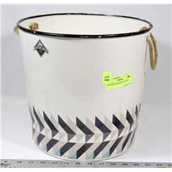 BEAVER CANOE METAL BUCKET