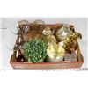 Image 1 : LOT OF GOLD TONED DECORATIVE ACCESSORIES