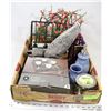 Image 1 : FLAT OF MISC DECORATIVE PIECES
