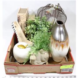 FLAT OF DECORATIVE ITEMS